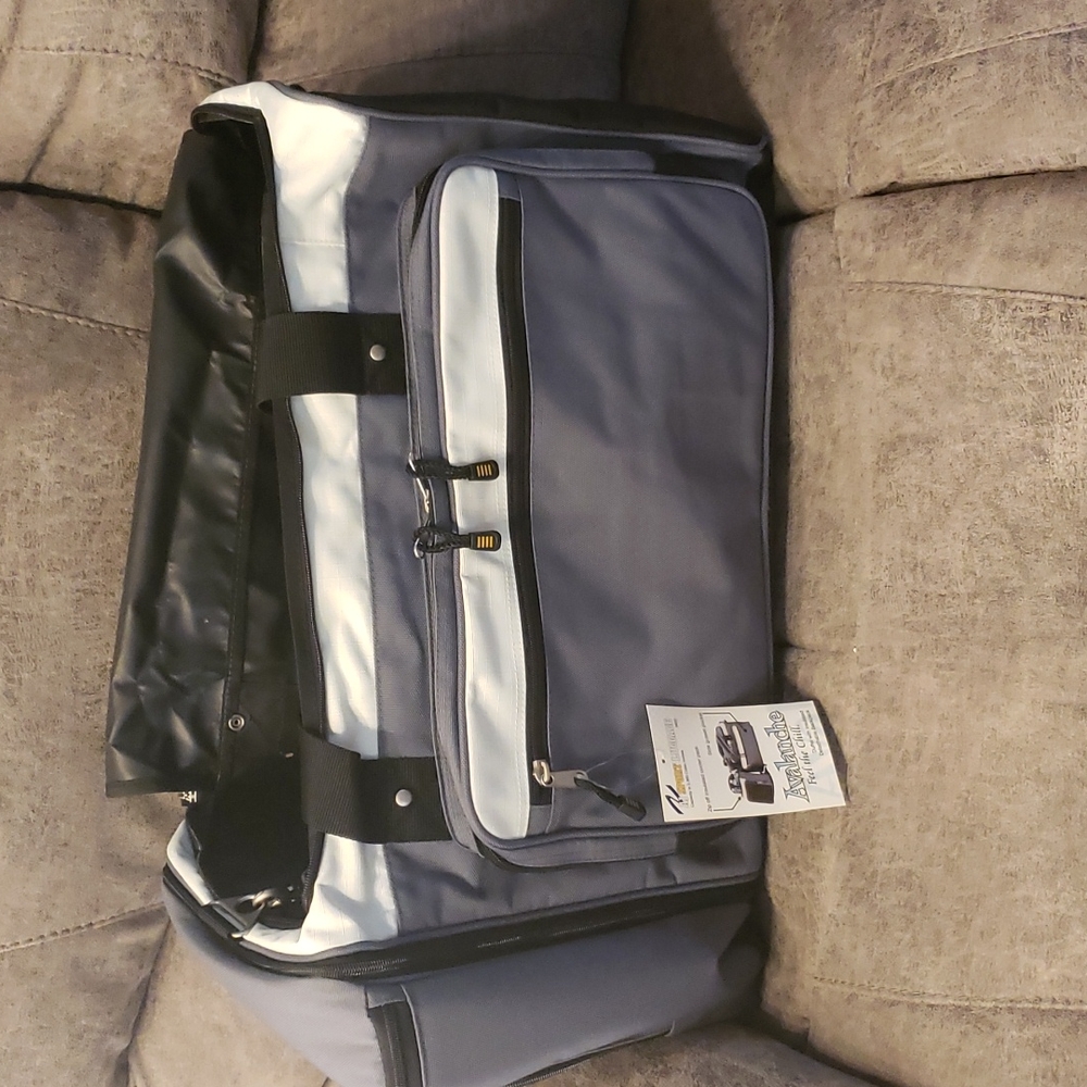 SALE⚡️NWT AVALANCHE DUFFEL BAG WITH INSULATED  DETACHABLE BACKPACK
